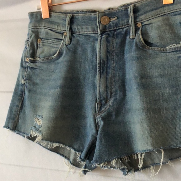MOTHER The Maverick Chew 10”HR Cutoff Jean Shorts - Picture 5 of 14